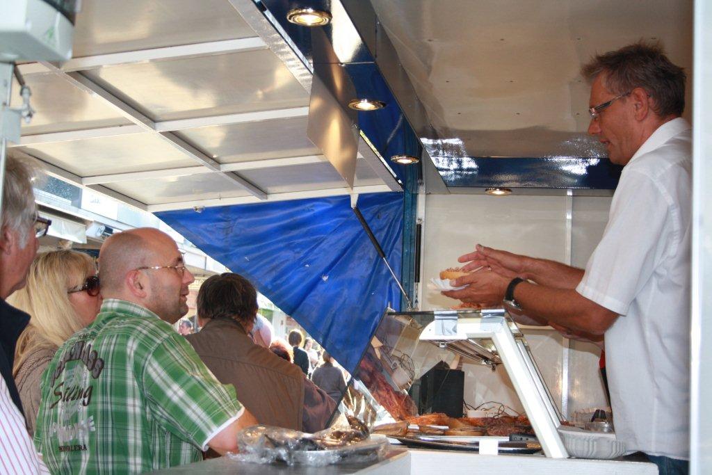 aDer Chef bedient selbst.jpg